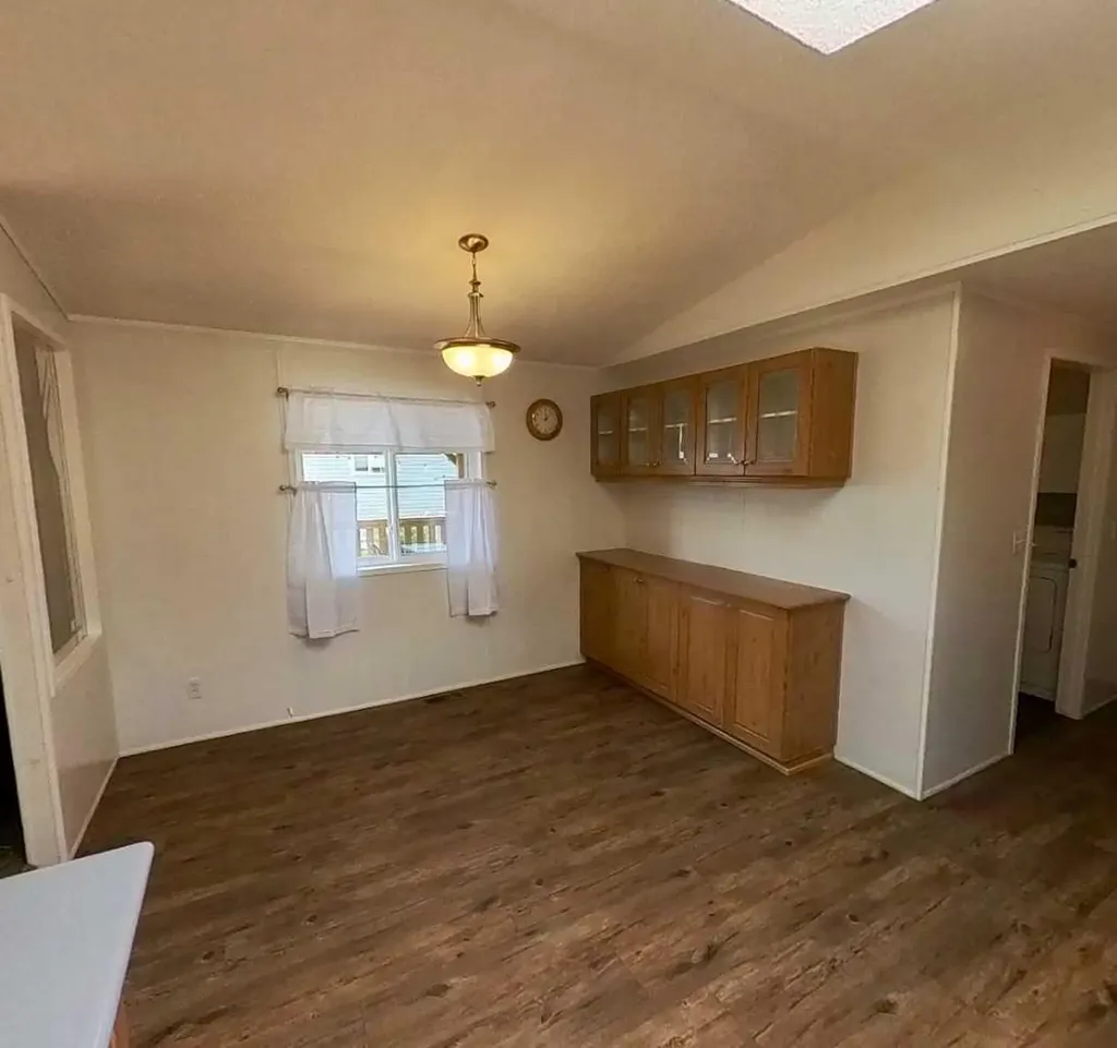 5211 55 Avenue Rocky Mountain House AB T4T 1M8