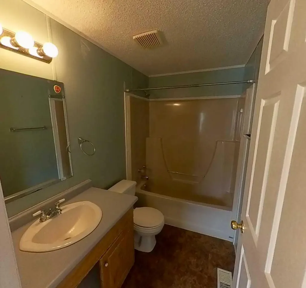 5211 55 Avenue Rocky Mountain House AB T4T 1M8