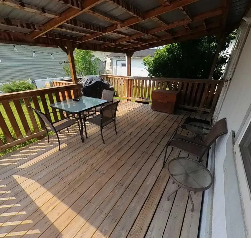 5211 55 Avenue Rocky Mountain House AB T4T 1M8