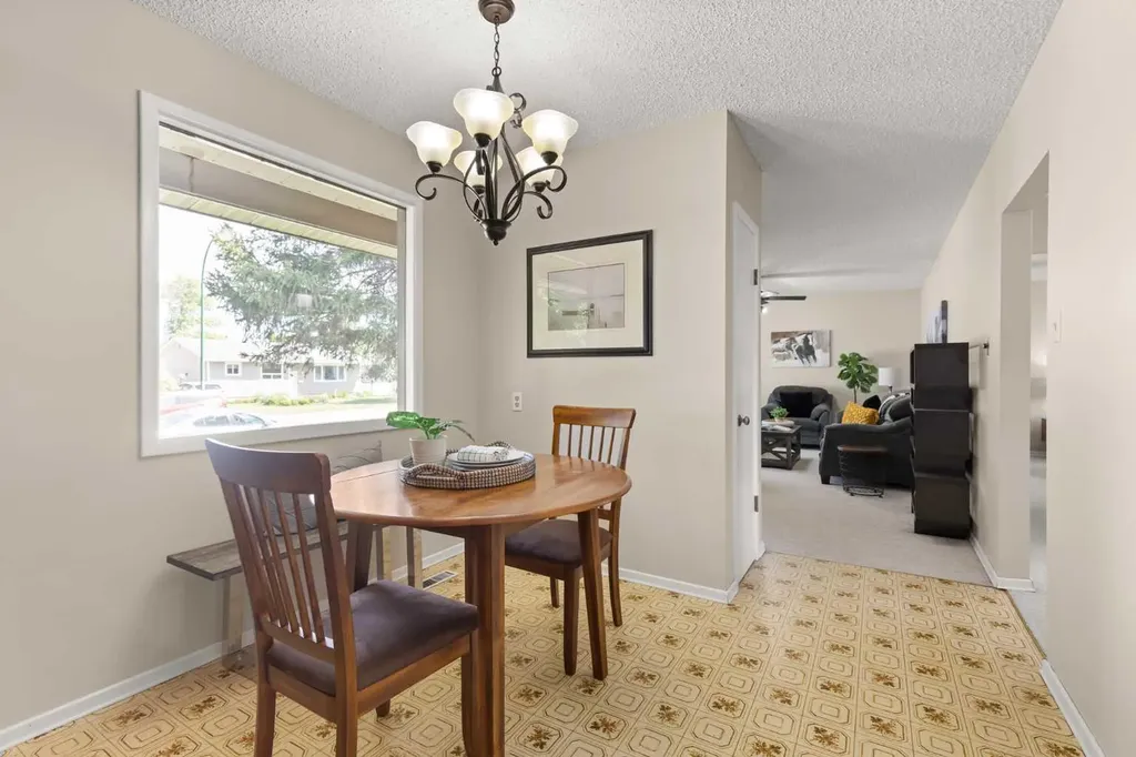 982 Stewart Drive NW Medicine Hat AB T1A7C1