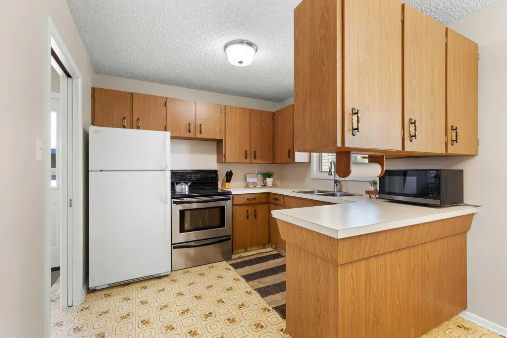 982 Stewart Drive NW Medicine Hat AB T1A7C1