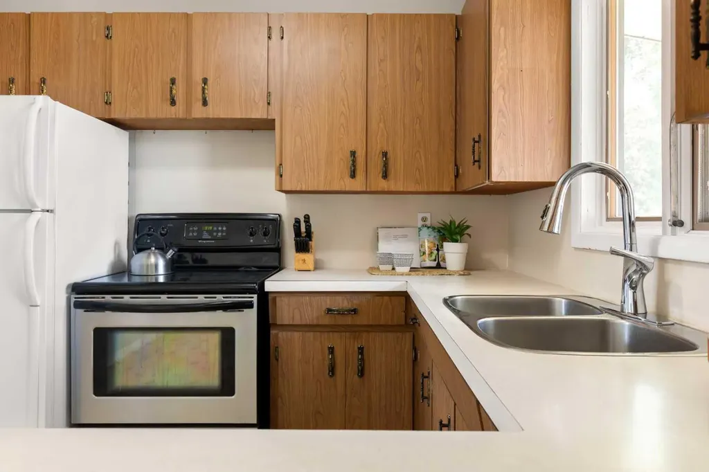 982 Stewart Drive NW Medicine Hat AB T1A7C1