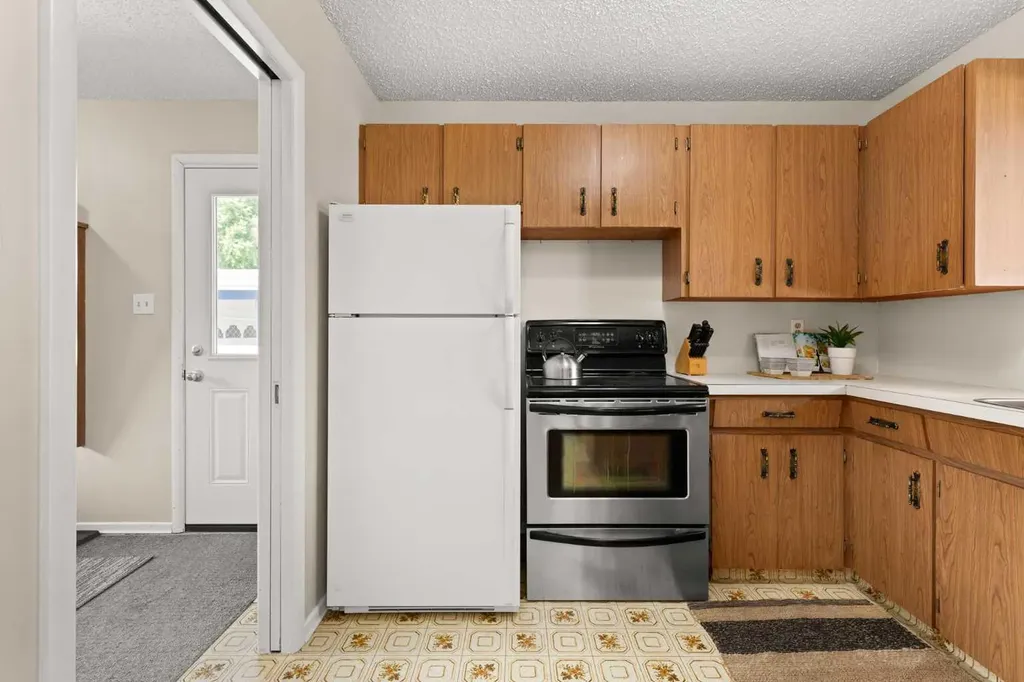 982 Stewart Drive NW Medicine Hat AB T1A7C1