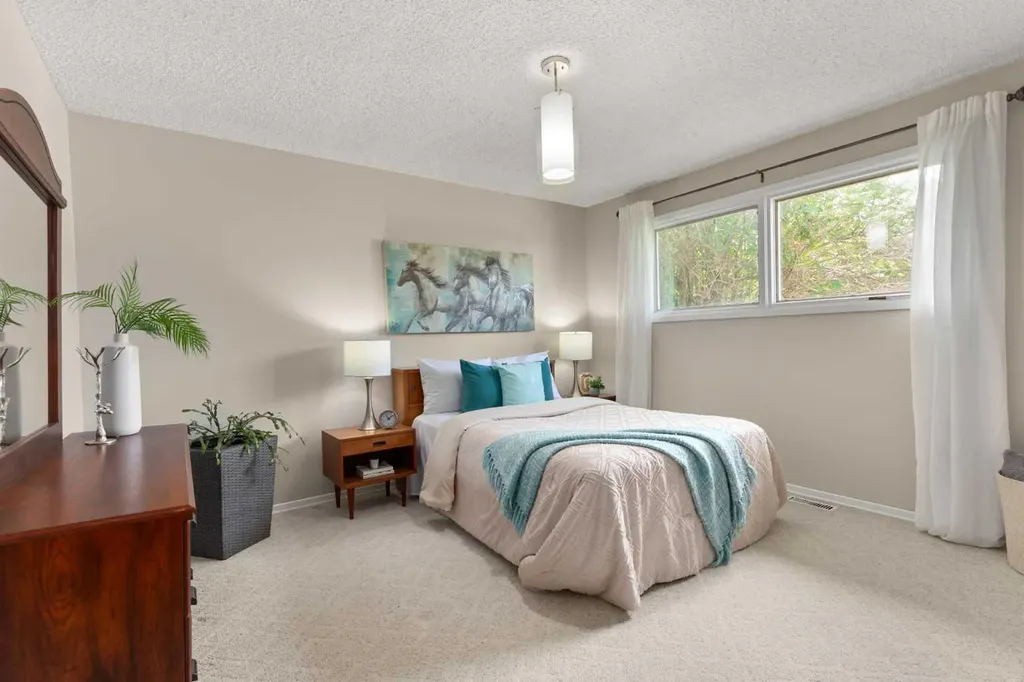 982 Stewart Drive NW Medicine Hat AB T1A7C1