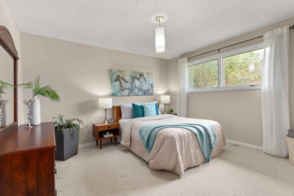 982 Stewart Drive NW Medicine Hat AB T1A7C1