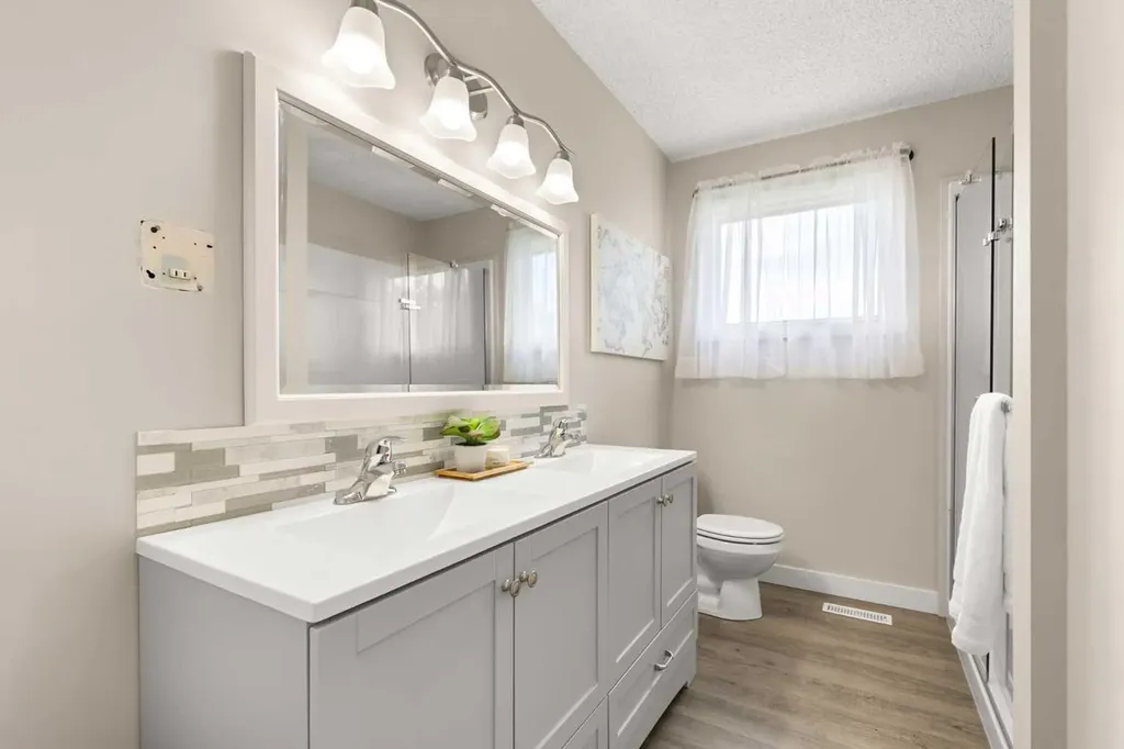 982 Stewart Drive NW Medicine Hat AB T1A7C1