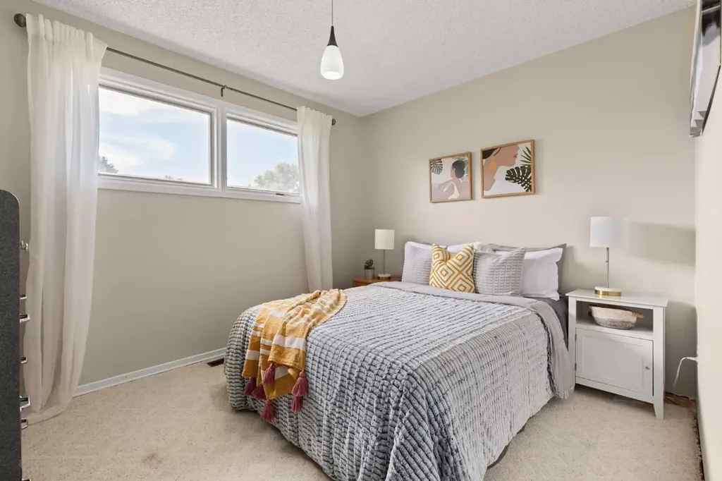 982 Stewart Drive NW Medicine Hat AB T1A7C1