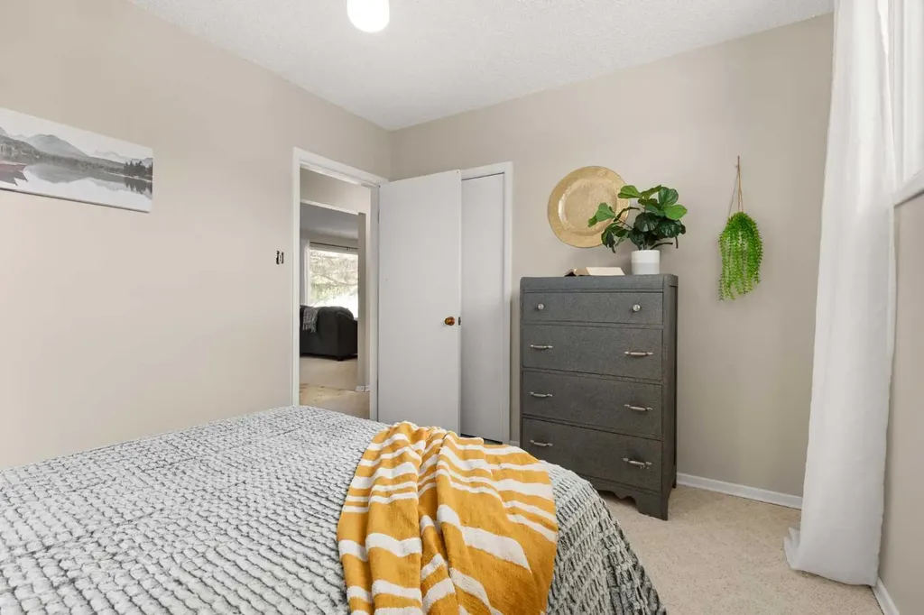 982 Stewart Drive NW Medicine Hat AB T1A7C1