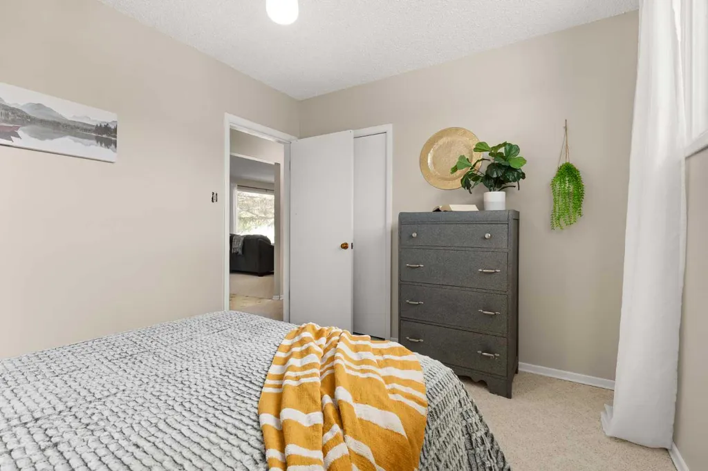982 Stewart Drive NW Medicine Hat AB T1A7C1