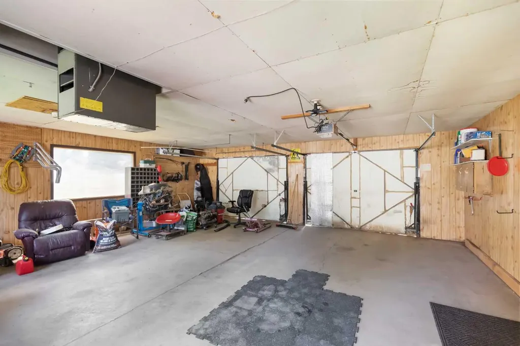 982 Stewart Drive NW Medicine Hat AB T1A7C1