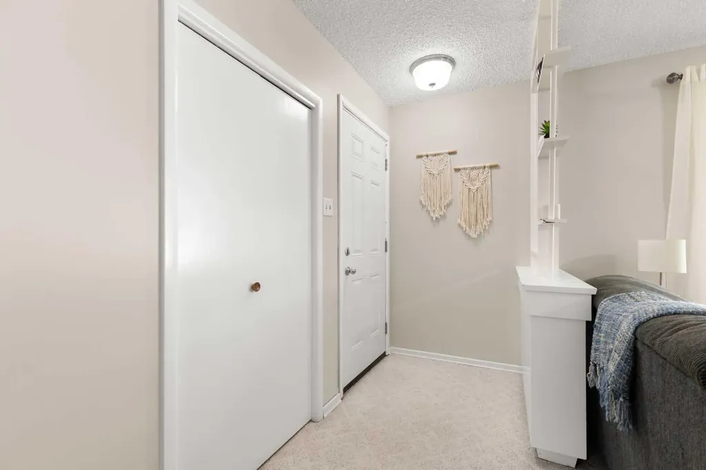 982 Stewart Drive NW Medicine Hat AB T1A7C1