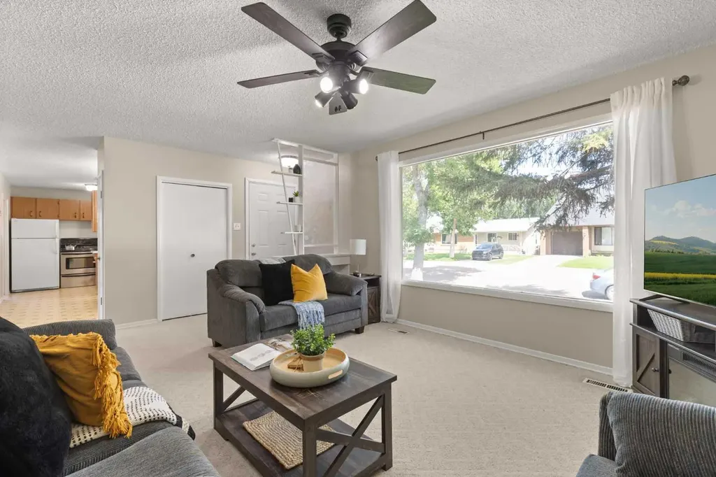 982 Stewart Drive NW Medicine Hat AB T1A7C1