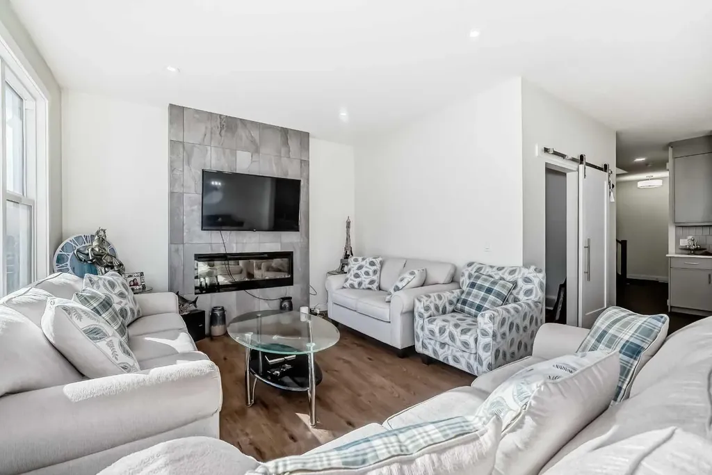 138 Silver Spruce Grove SW Calgary AB T2X5M2
