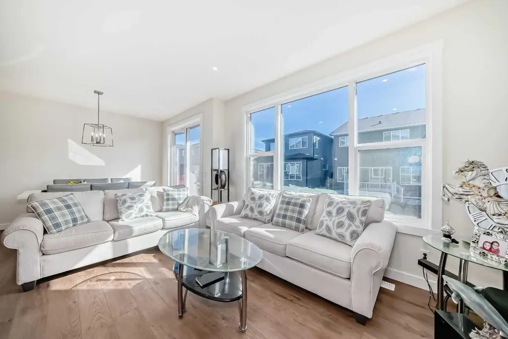 138 Silver Spruce Grove SW Calgary AB T2X5M2