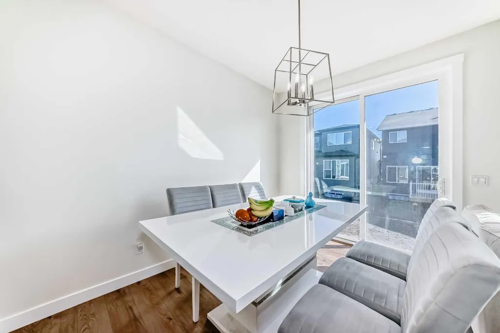 138 Silver Spruce Grove SW Calgary AB T2X5M2