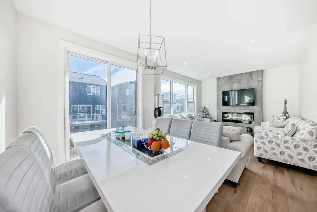 138 Silver Spruce Grove SW Calgary AB T2X5M2