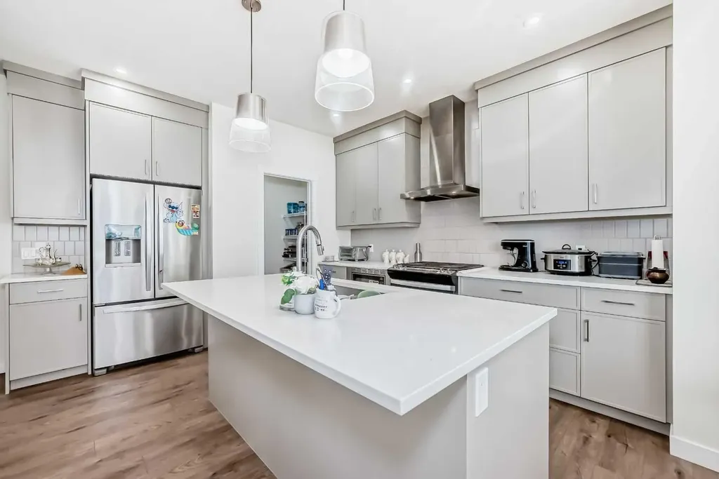 138 Silver Spruce Grove SW Calgary AB T2X5M2