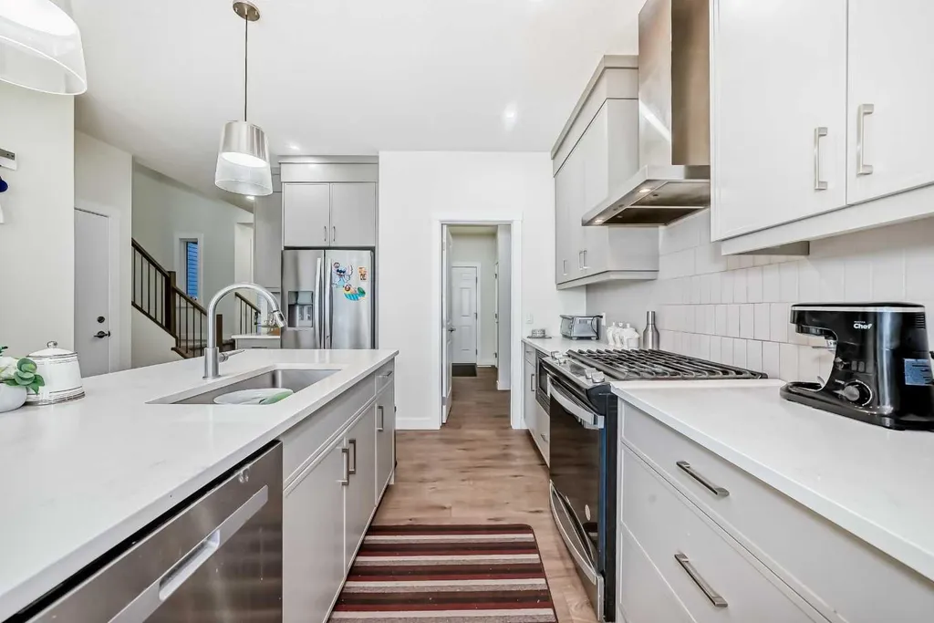 138 Silver Spruce Grove SW Calgary AB T2X5M2