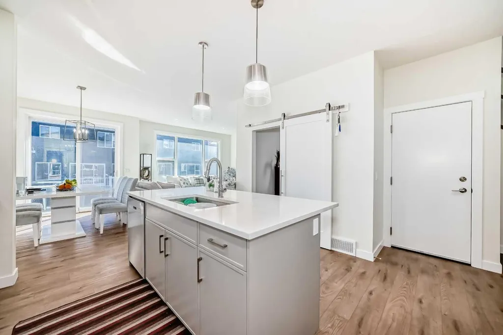 138 Silver Spruce Grove SW Calgary AB T2X5M2