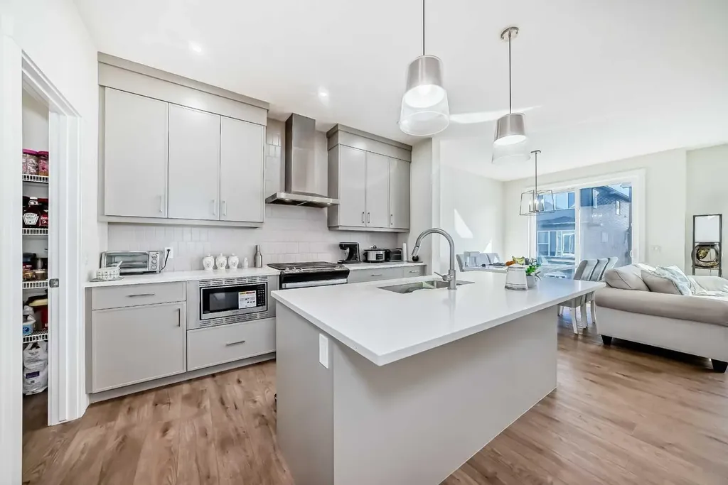 138 Silver Spruce Grove SW Calgary AB T2X5M2