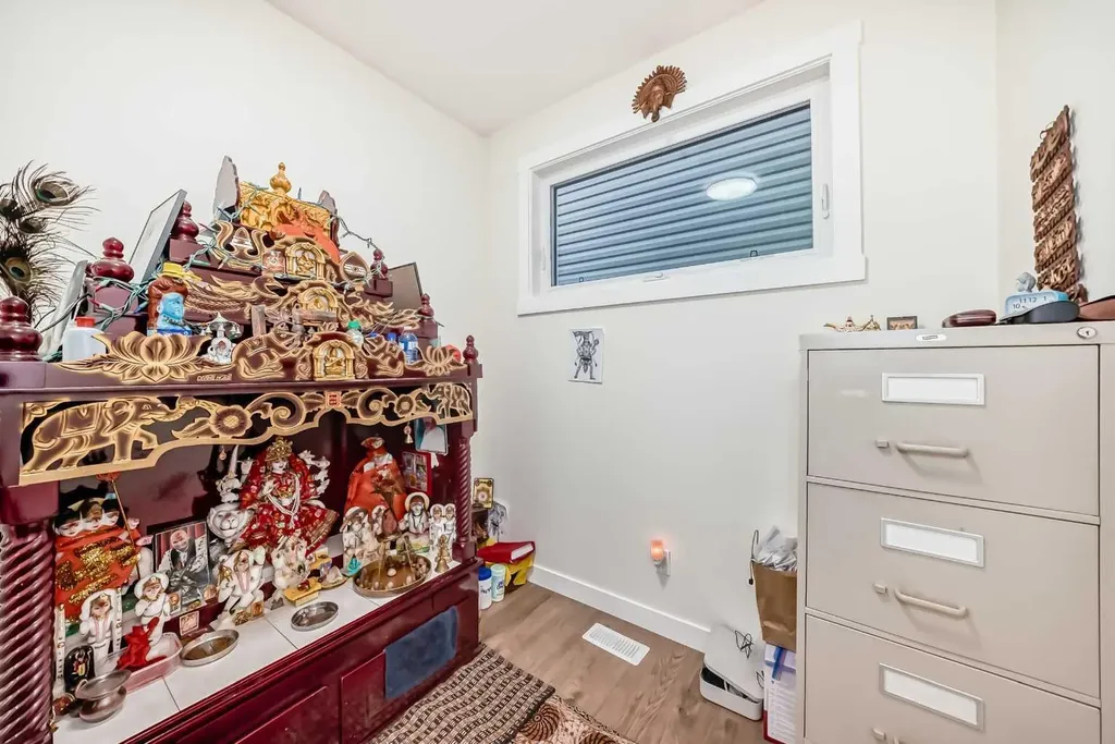 138 Silver Spruce Grove SW Calgary AB T2X5M2