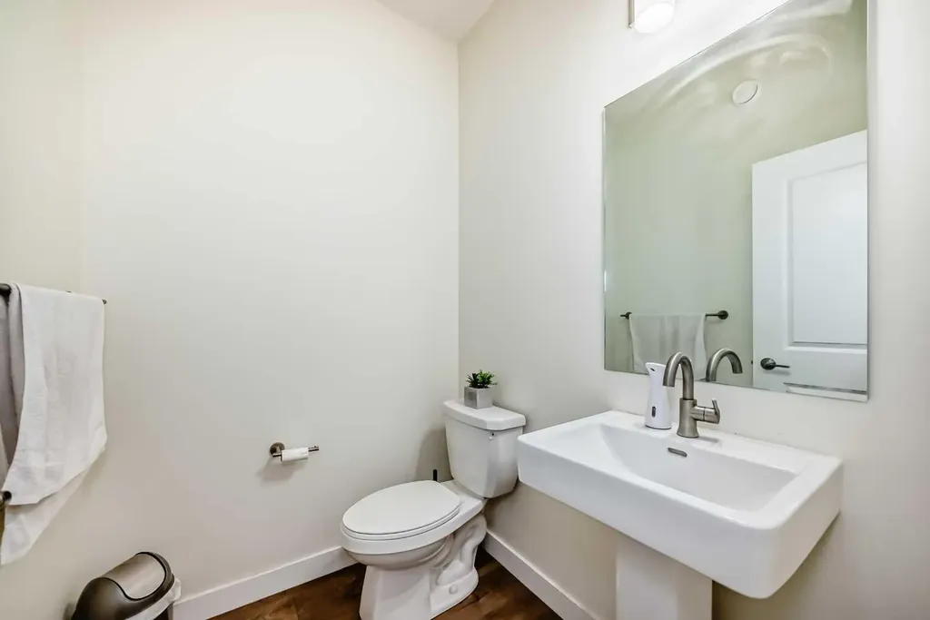 138 Silver Spruce Grove SW Calgary AB T2X5M2