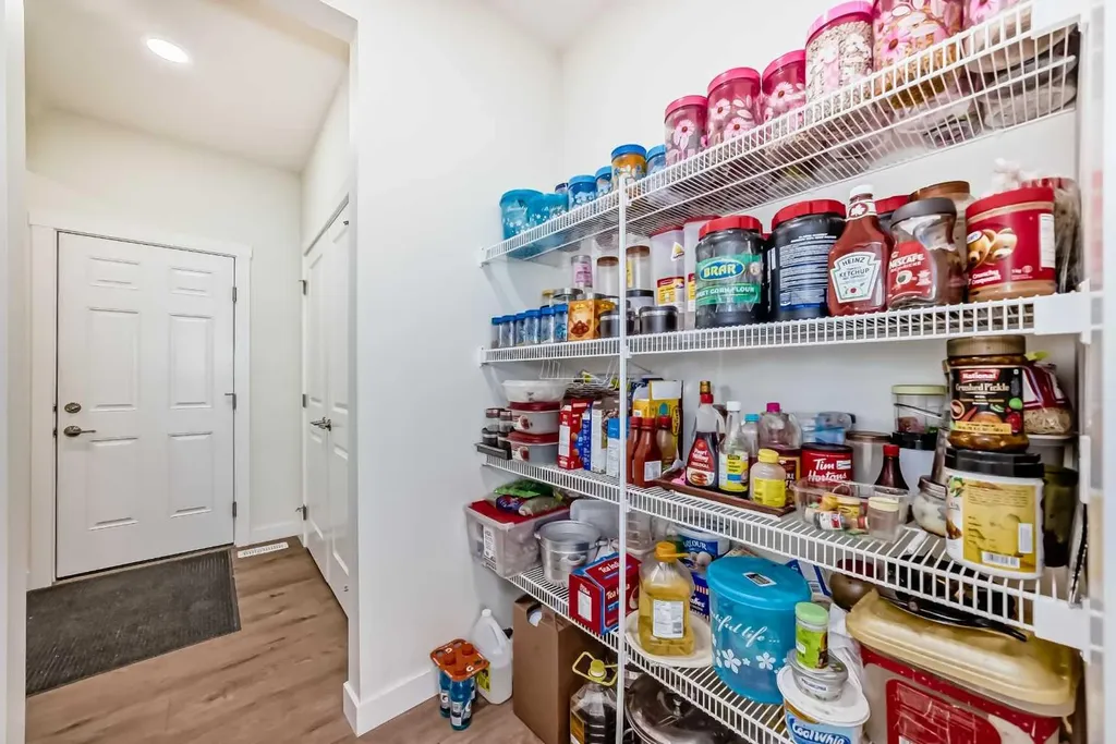 138 Silver Spruce Grove SW Calgary AB T2X5M2