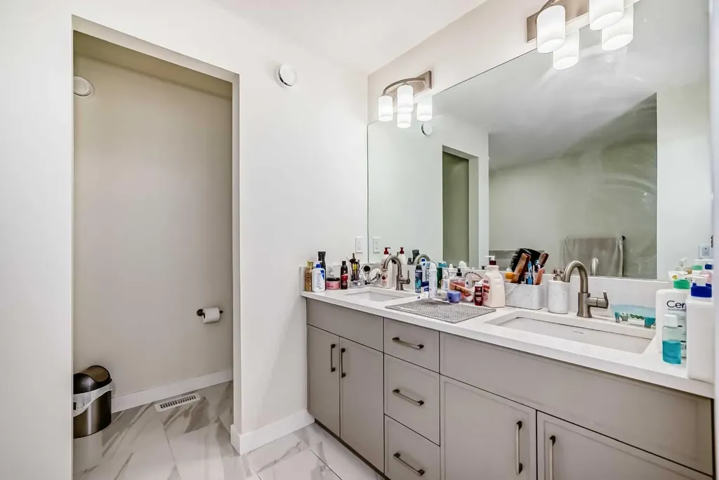 138 Silver Spruce Grove SW Calgary AB T2X5M2