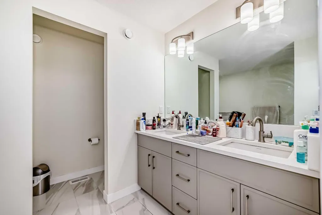 138 Silver Spruce Grove SW Calgary AB T2X5M2