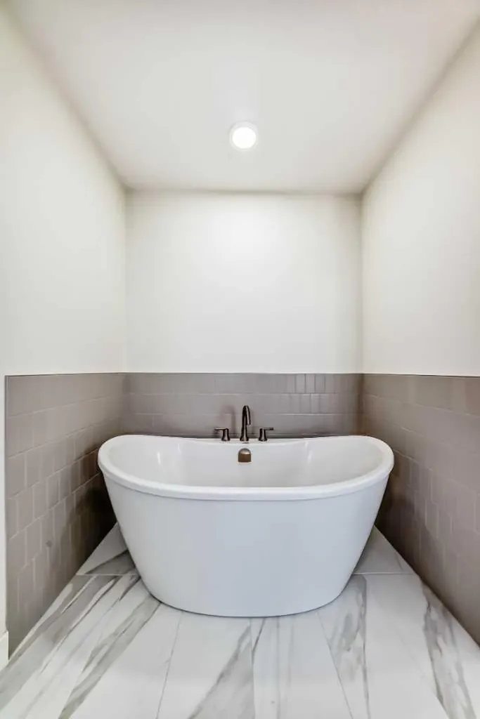 138 Silver Spruce Grove SW Calgary AB T2X5M2