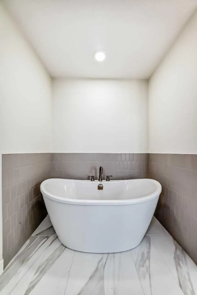 138 Silver Spruce Grove SW Calgary AB T2X5M2