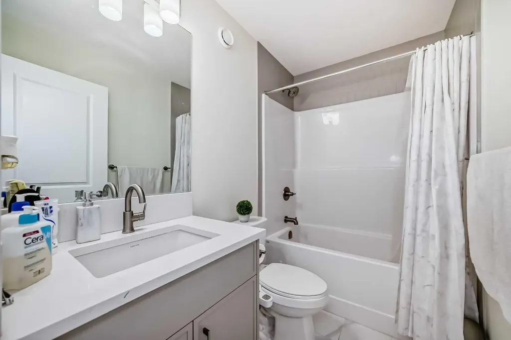 138 Silver Spruce Grove SW Calgary AB T2X5M2