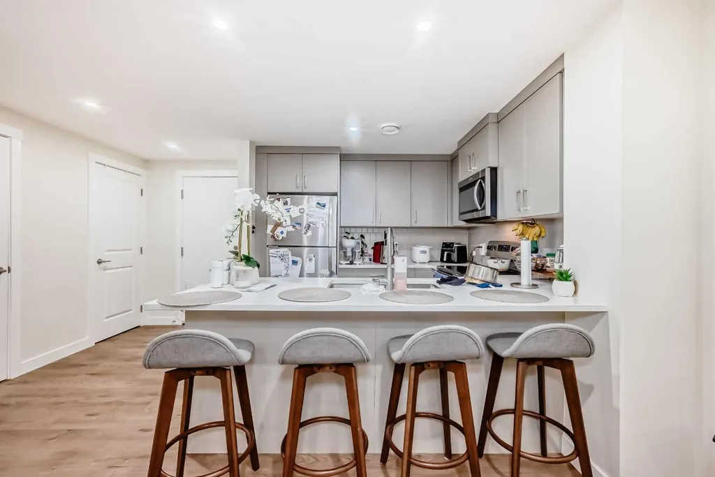 138 Silver Spruce Grove SW Calgary AB T2X5M2
