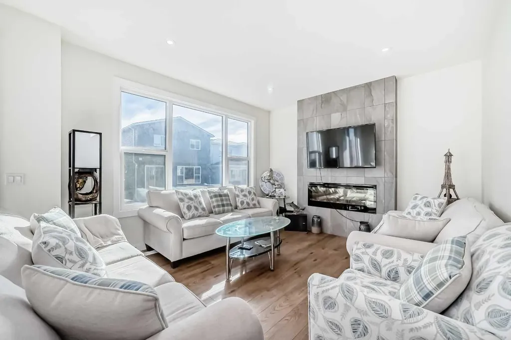 138 Silver Spruce Grove SW Calgary AB T2X5M2