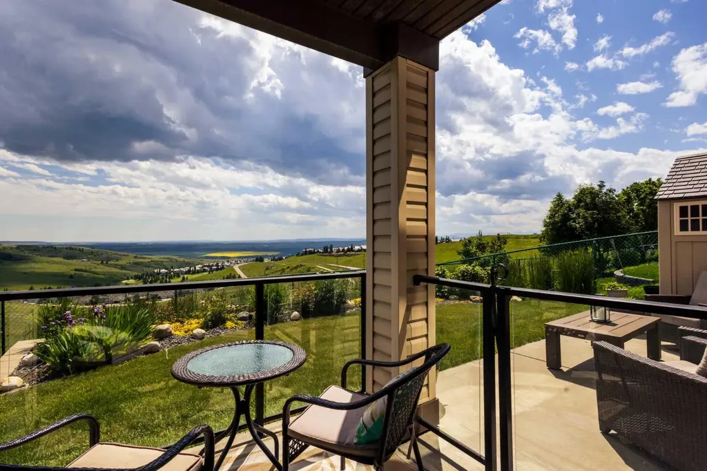 39 Glenvista Place Cochrane AB T4C2K2