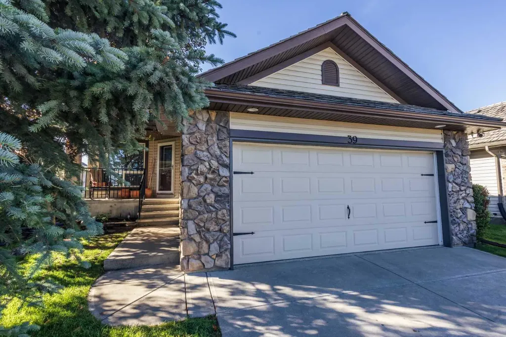 39 Glenvista Place Cochrane AB T4C2K2