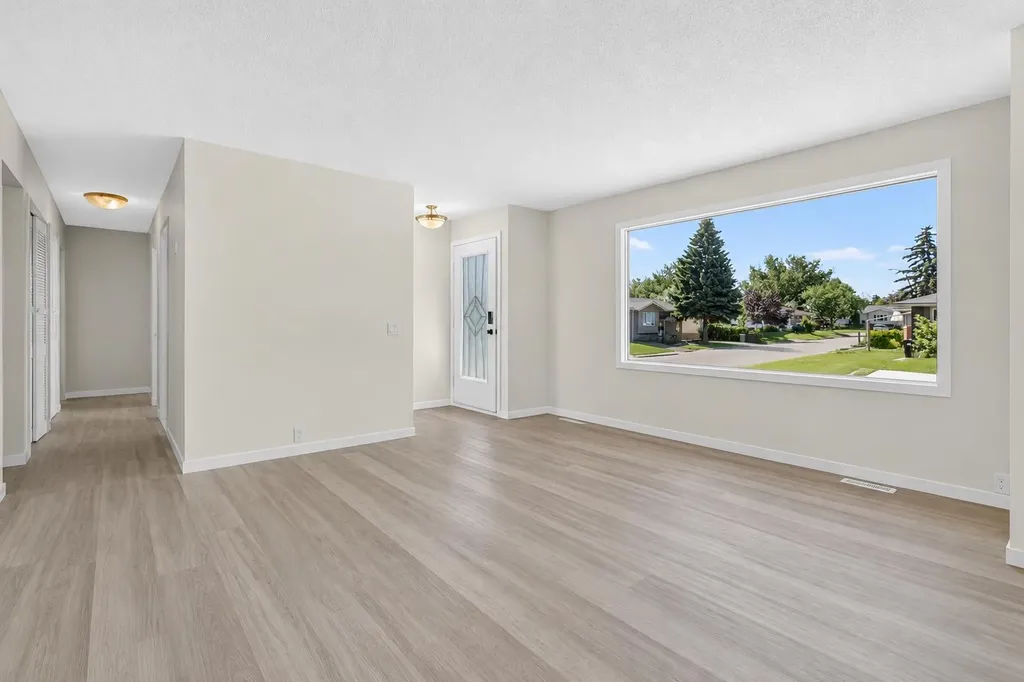 1816 Lynnover Road SE Calgary AB T2C1L3