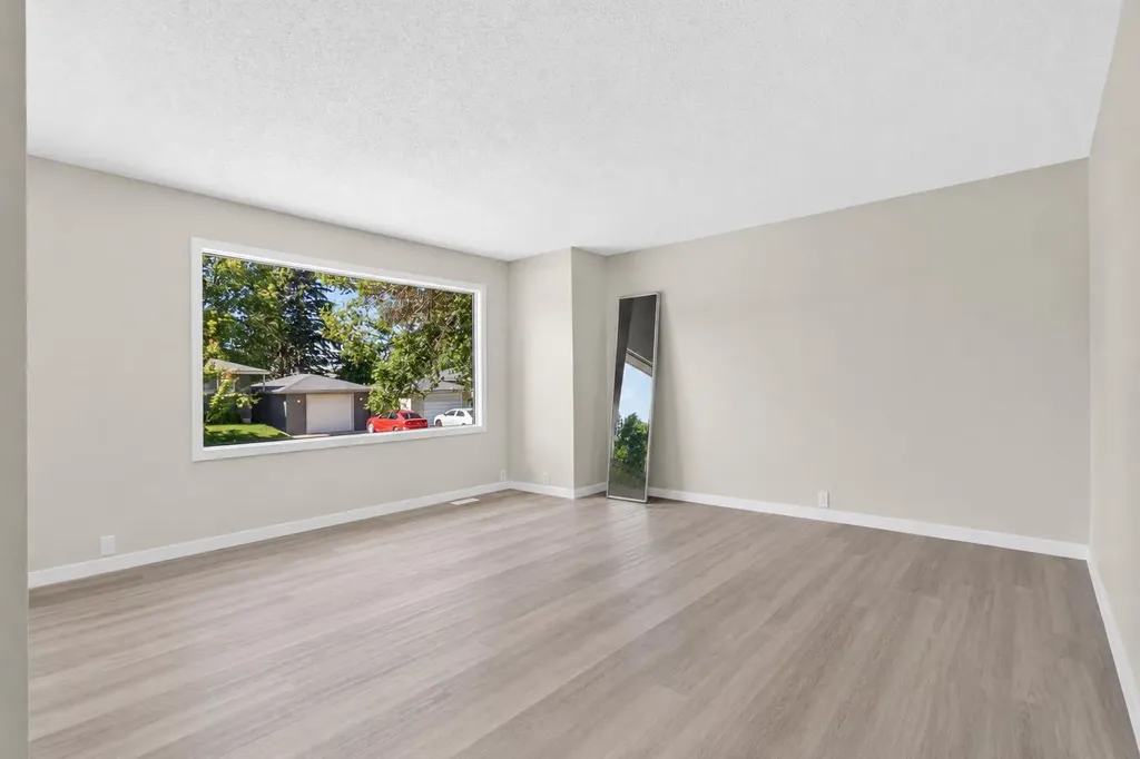 1816 Lynnover Road SE Calgary AB T2C1L3