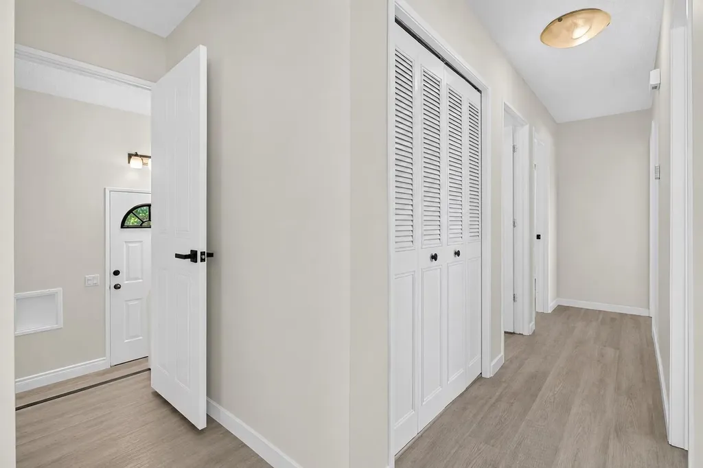 1816 Lynnover Road SE Calgary AB T2C1L3