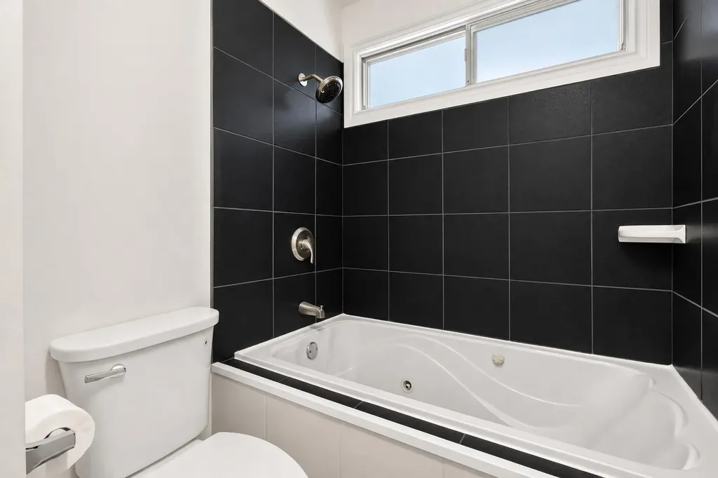 1816 Lynnover Road SE Calgary AB T2C1L3