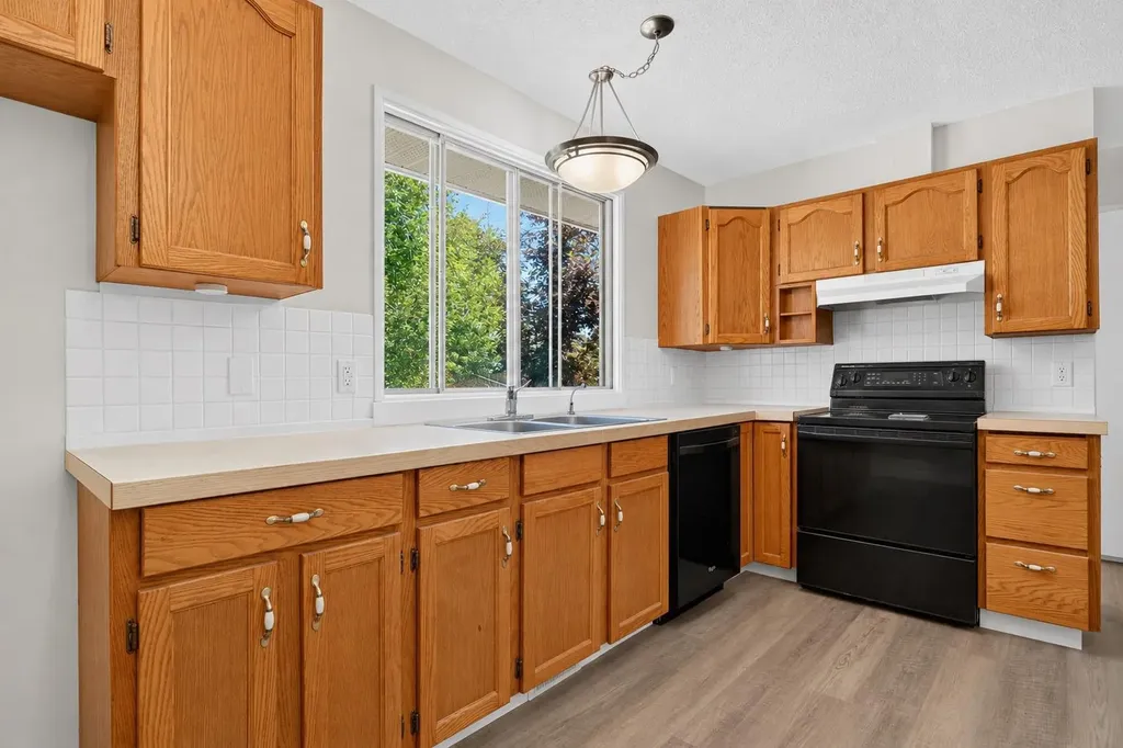 1816 Lynnover Road SE Calgary AB T2C1L3