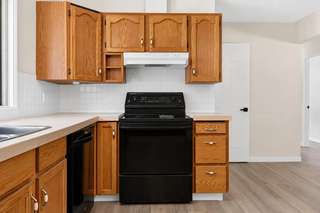 1816 Lynnover Road SE Calgary AB T2C1L3