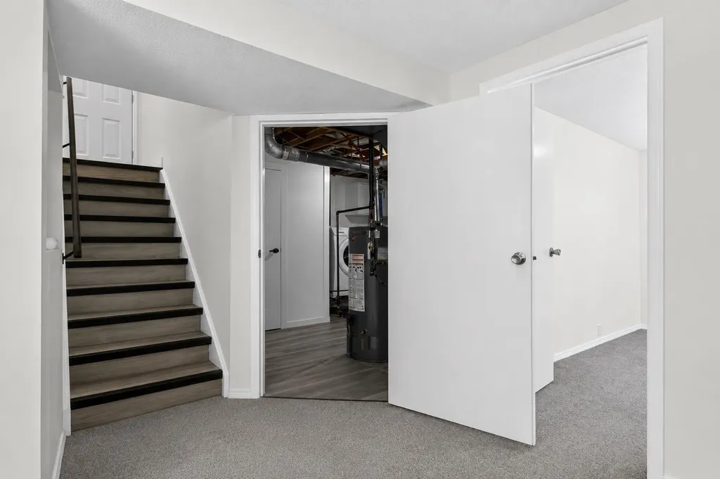 1816 Lynnover Road SE Calgary AB T2C1L3