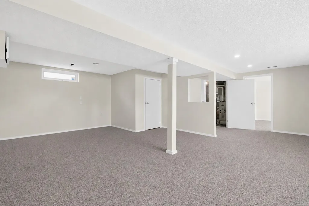 1816 Lynnover Road SE Calgary AB T2C1L3