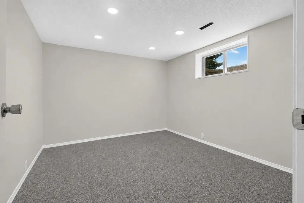 1816 Lynnover Road SE Calgary AB T2C1L3