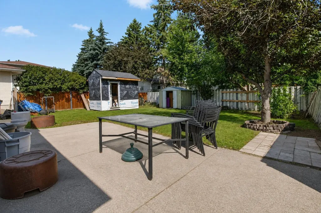 1816 Lynnover Road SE Calgary AB T2C1L3