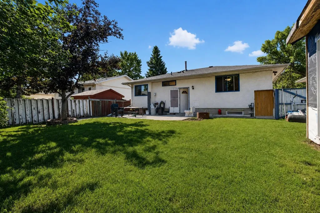 1816 Lynnover Road SE Calgary AB T2C1L3