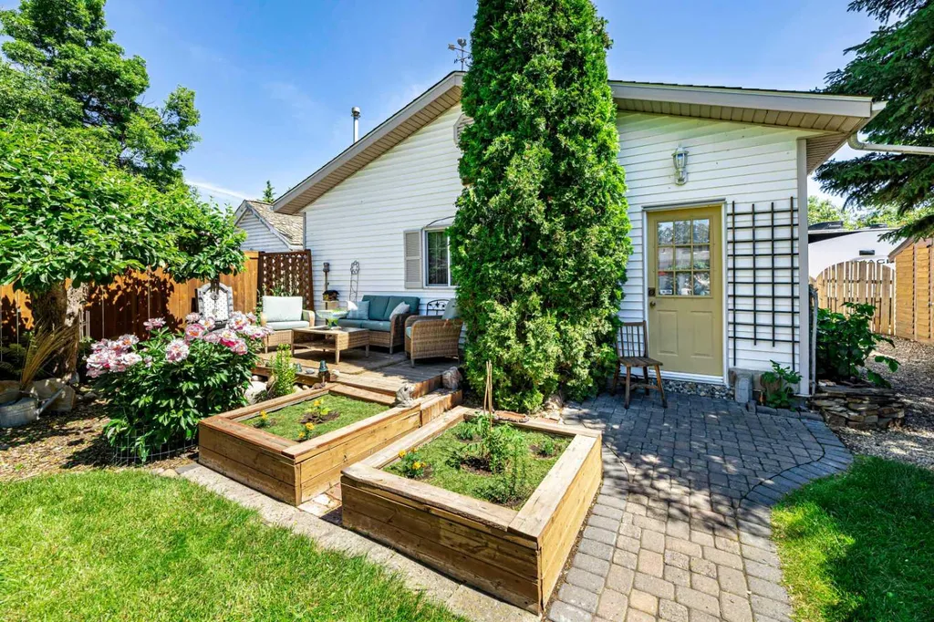 5305 44 Avenue Red Deer AB T4N 3J1