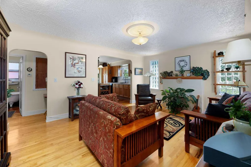 5305 44 Avenue Red Deer AB T4N 3J1
