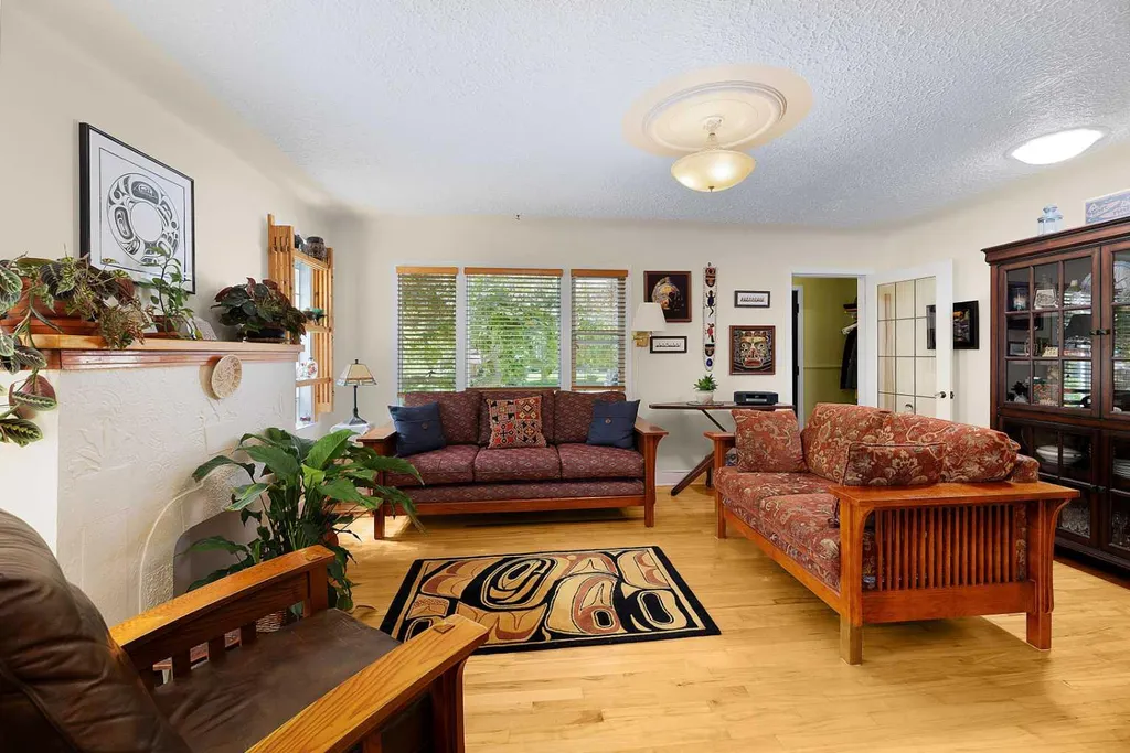 5305 44 Avenue Red Deer AB T4N 3J1